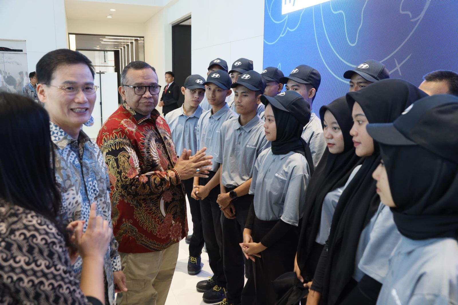 ADZKIYA COURSE: Membangun Masa Depan dengan Bahasa Inggris yang Menarik di Cilacap